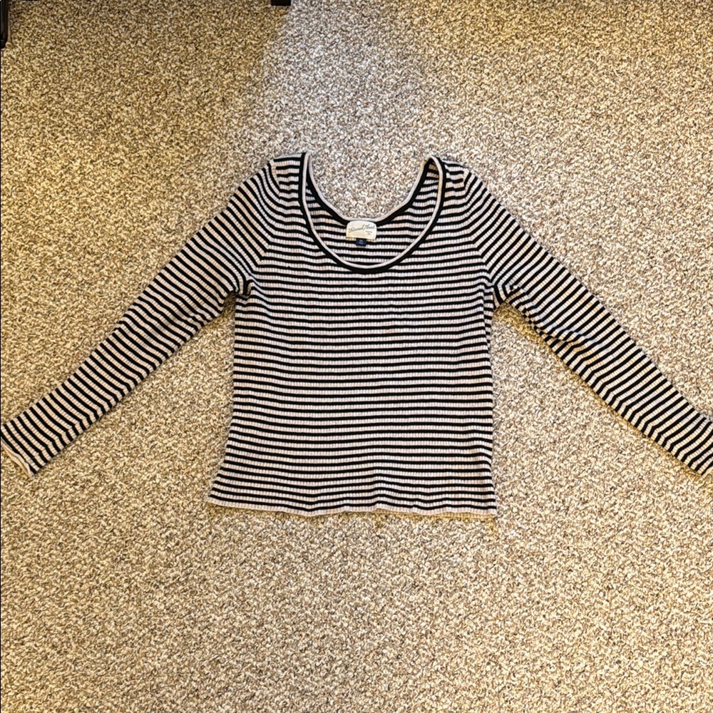 Universal Thread Black and White Ribbed Fitted Blouse